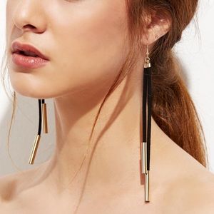 Last pair! Elegant black gold drop tassel